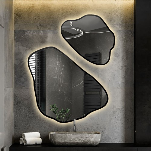 Set von Spiegeln mit unregelmäßiger Form im Rahmen mit...