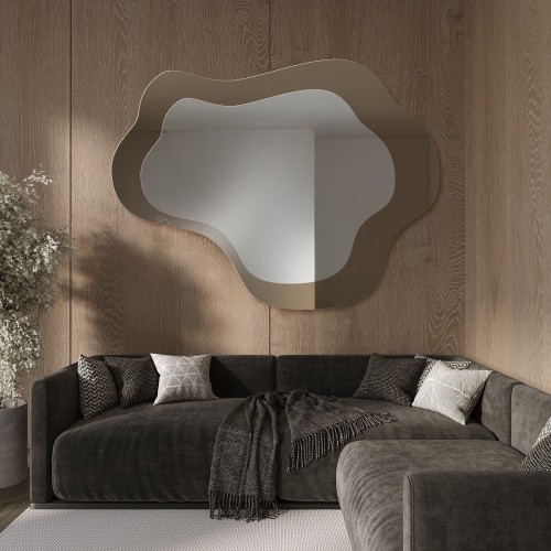 Unregelmäßiger Spiegel auf einer braunen Spiegeltafel –...