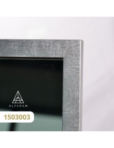 Modernen Spiegel im Rahmen mit Ausschnitt für den Schrank und LED-Beleuchtung 1503