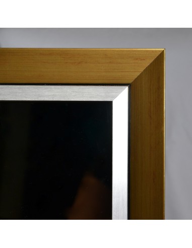 Spiegel mit elegantem Holzrahmen in Gold und...