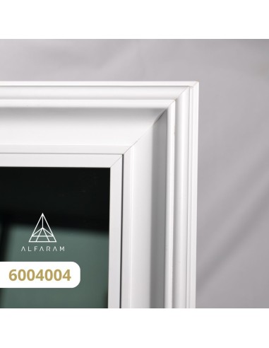 Spiegel in Glamouroptik mit prächtigem weißem...