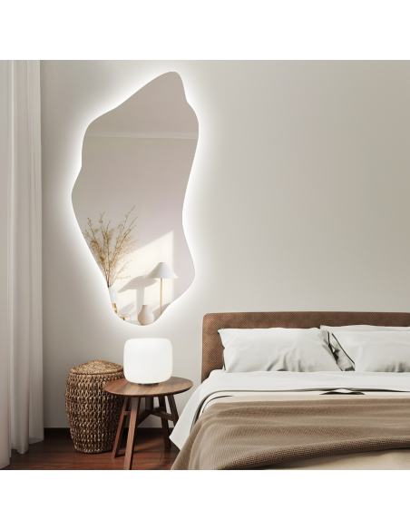 Unregelmäßig geformter Spiegel mit Beleuchtung – PIENA LED