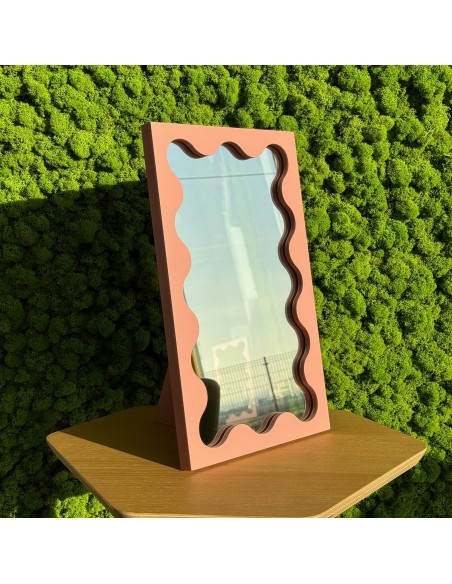 Kosmetikspiegel in rosa MDF-Rahmen – BLOBS PRISM PETITE