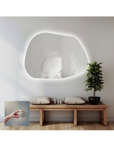 Unregelmäßig geformter Badezimmerspiegel mit...