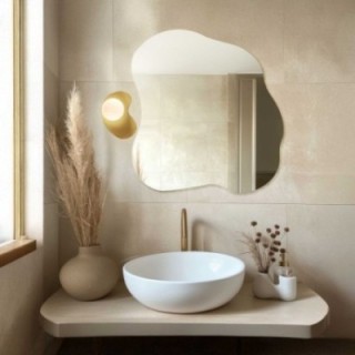 Spiegel in organischer Form mit Lampe – SOLIS OASIS