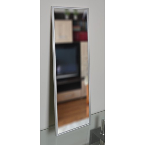 Spiegel mit feinem dekorativem Holzrahmen - 1501 -...