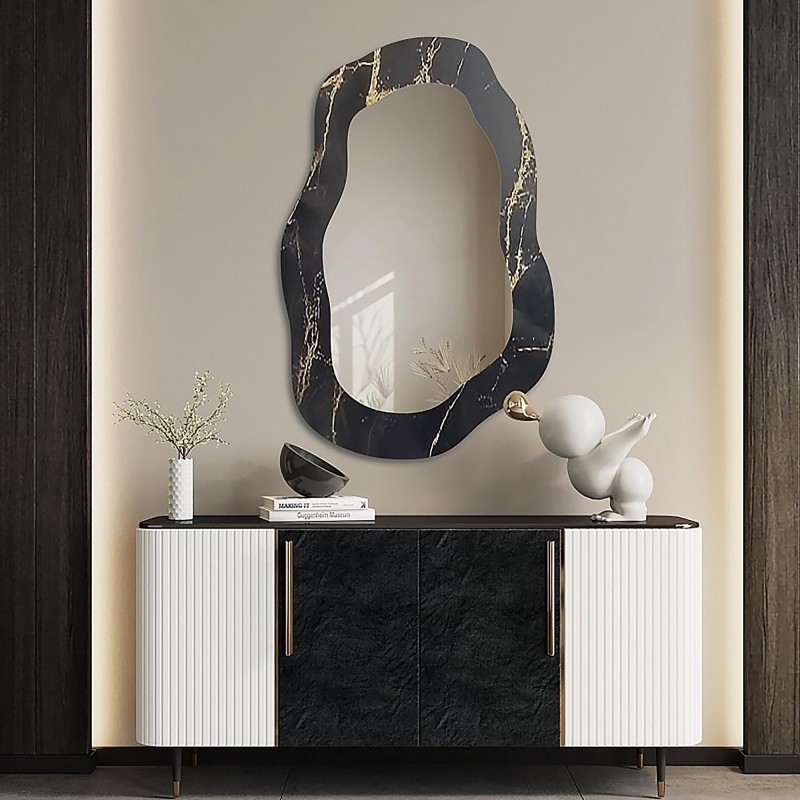 Unregelmäßiger Spiegel auf schwarz-goldenem Marmor – MARBLE NOCTO