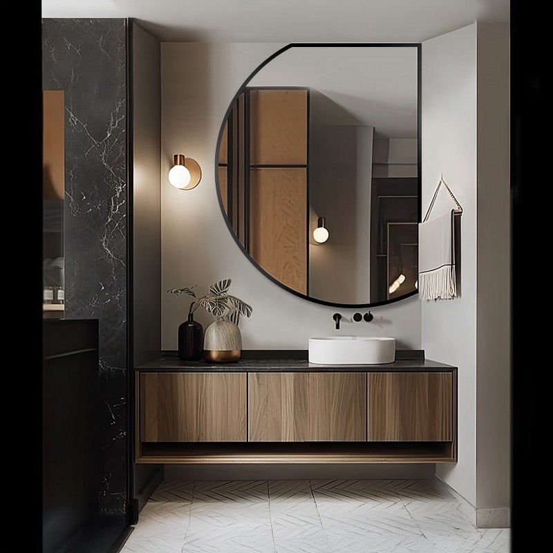 Spiegel mit unregelmäßiger Form in schwarzem, mattem MDF-Rahmen - ODETTA