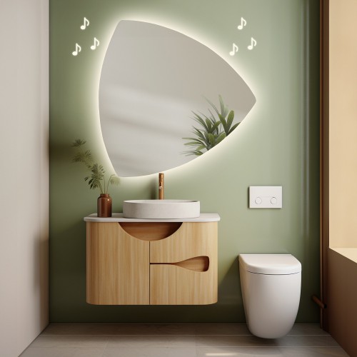 Badezimmerspiegel in unregelmäßiger Form mit...