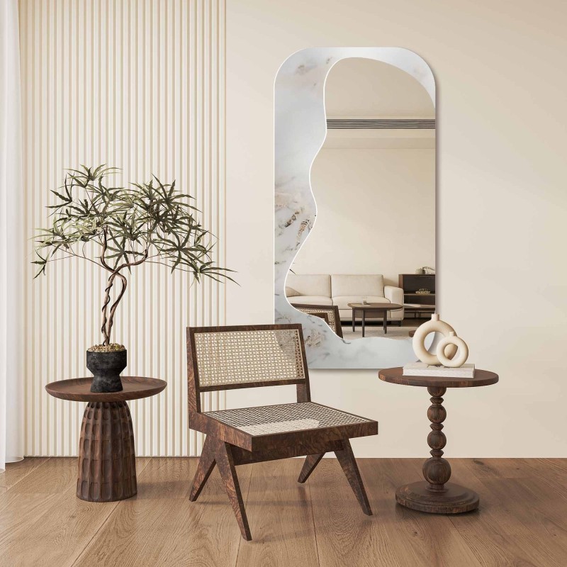 Unregelmäßiger Spiegel auf weiß-goldenem Marmor – MARBLE ZARI