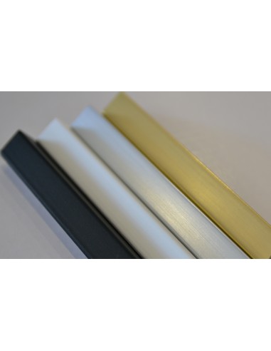 Spiegel in schwarzem Rahmen mit Beleuchtung -...