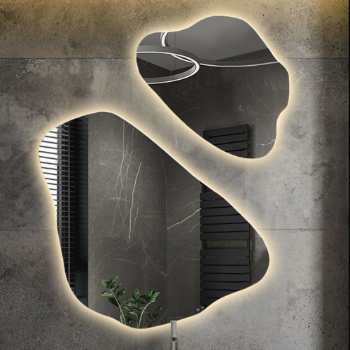 Ein Set von Spiegeln mit unregelmäßiger Form und... 2