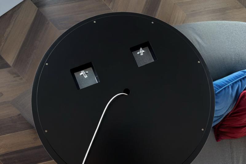 Schwarze Verkleidung